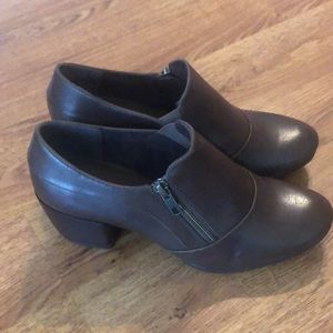 Baretraps Kelyn Brown heels 7.5